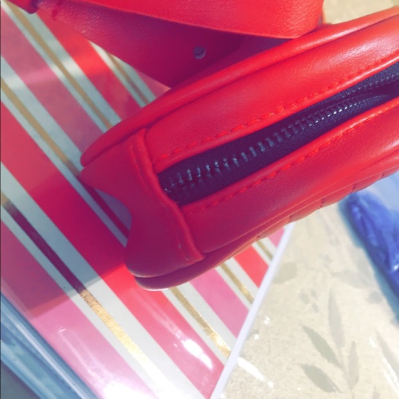 Steve Madden Red Belt Bag - Picture 3 of 3